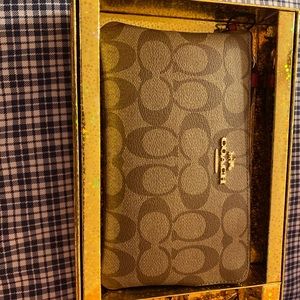 Coach BOXED LARGE ZIP WRISTLET with 2 Charms